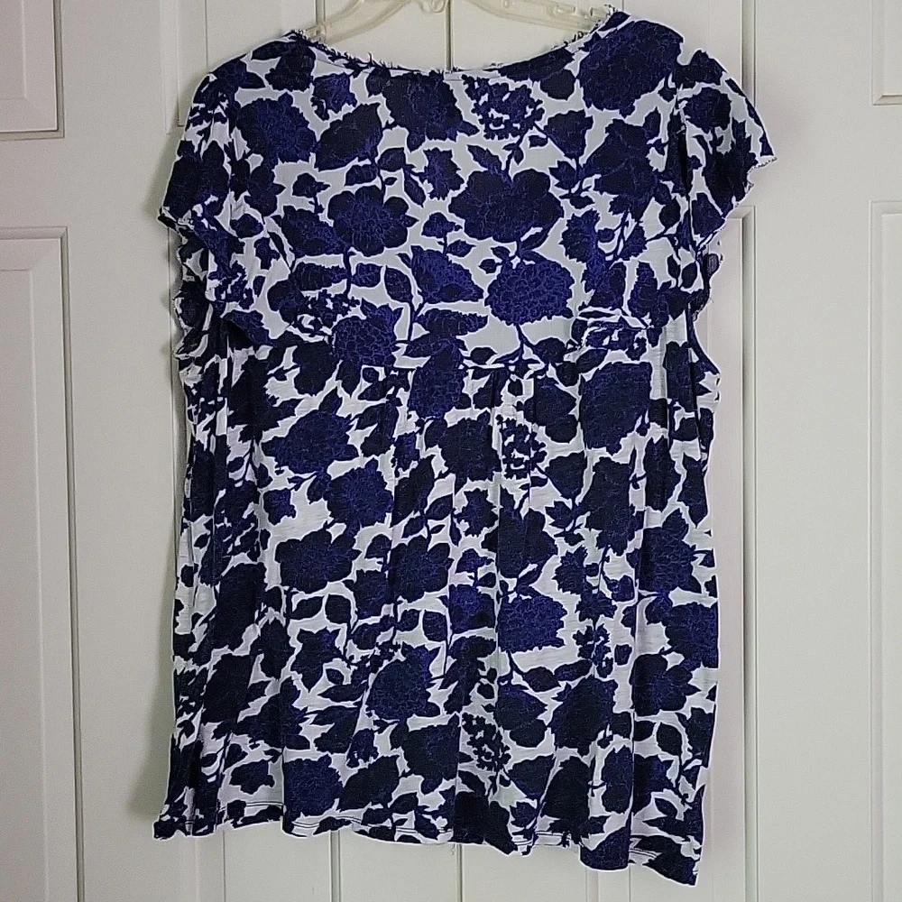 Lucky Brand Womens blue rose floral print top sz 2x Boho Whimsigoth - Picture 2 of 6